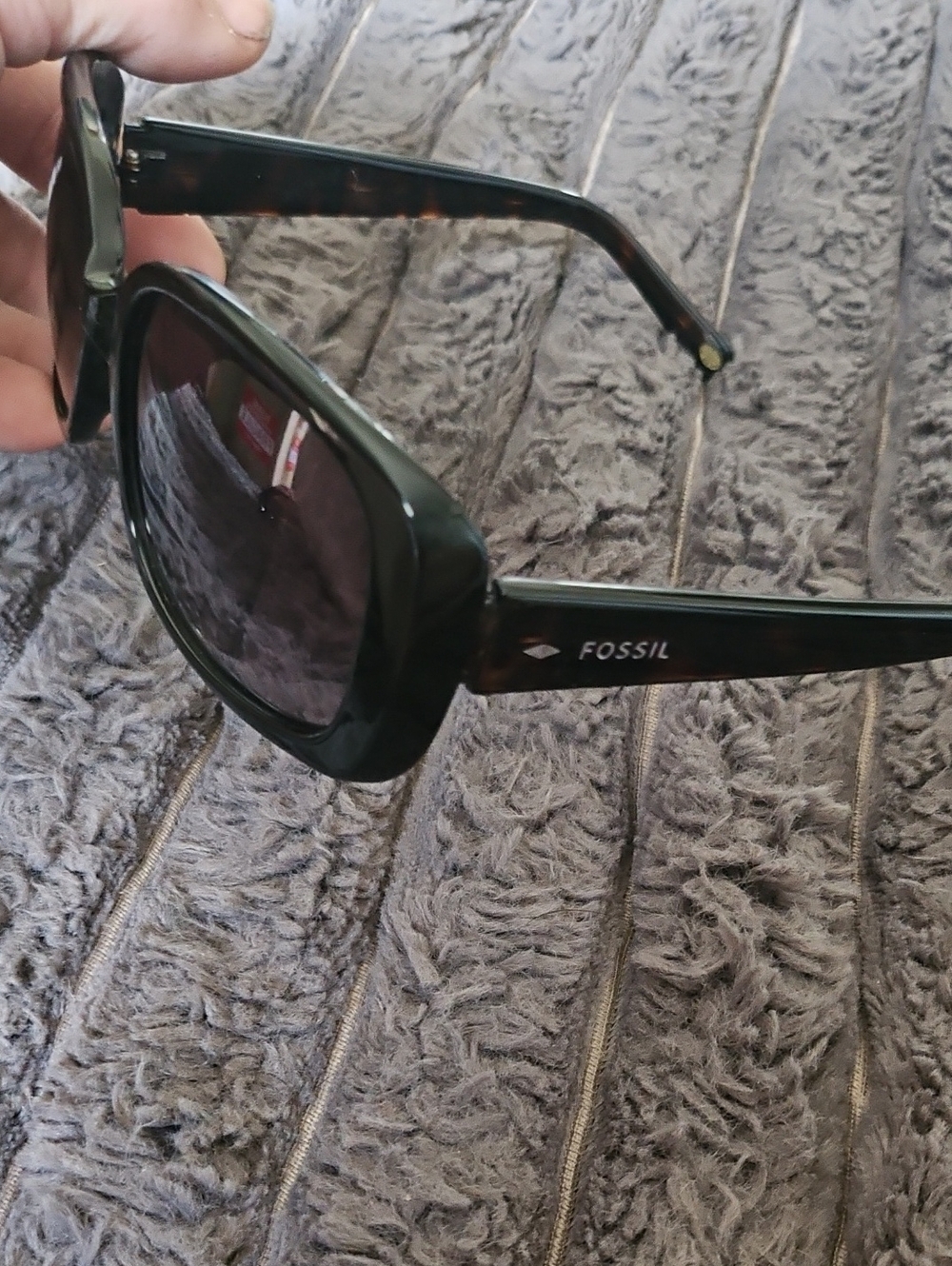 FOSSIL VINTAGE. thick-frame rectangle Designer sunglasses.